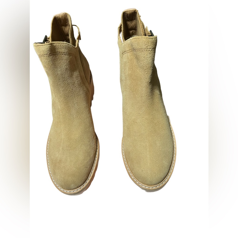 TODAY Only  $25! textured wedge rounded pointed toe Chelsea boot